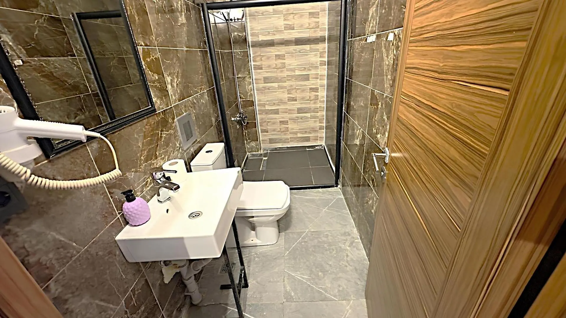 Grand Lara Hotel & Apartments اسطنبول